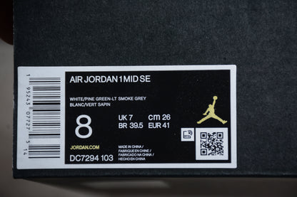 Air Jordan 1 Mid SE Pine Green Light Smoke Grey Sneaker