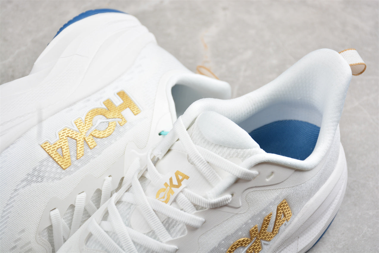 HOKA One One Skyflow in White