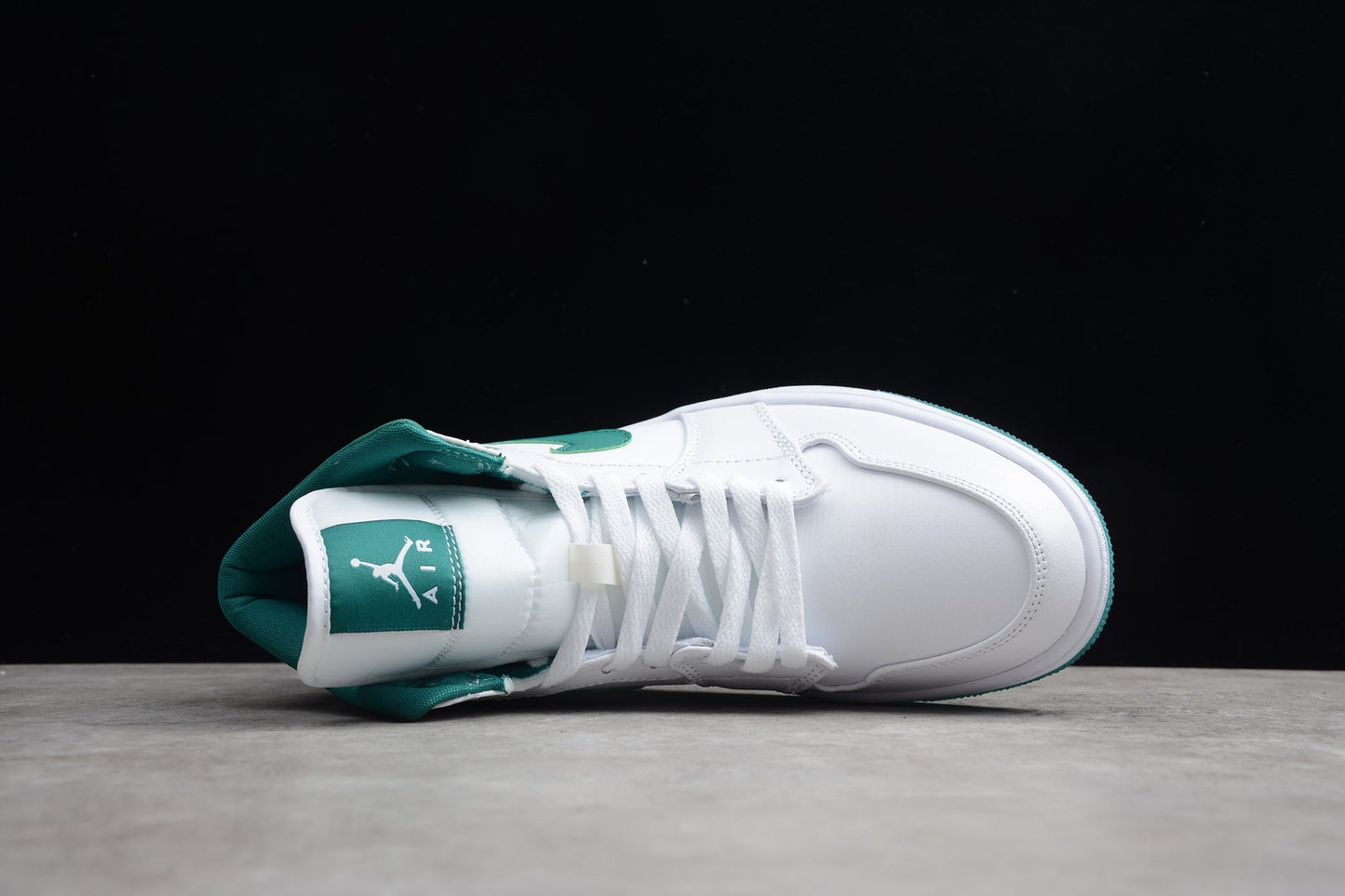 Air Jordan 1 Mid "White/Mystic Green"