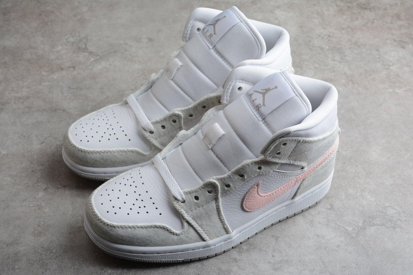 Air Jordan 1 Mid SE "Light Iron Ore"
