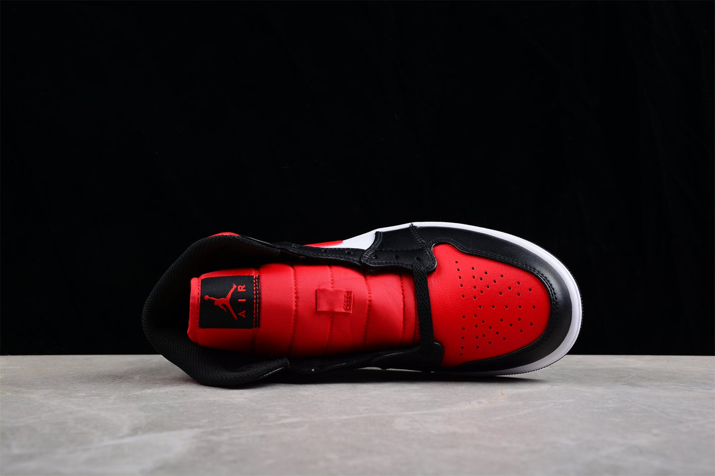 Nike Air Jordan 1 Mid "White Black Red Bred Toe"