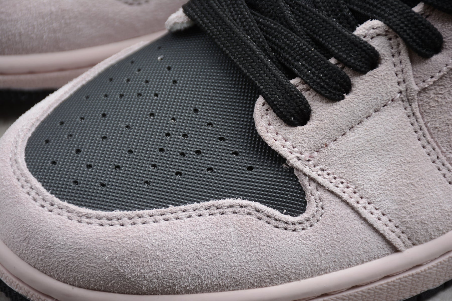 Air Jordan 1 Mid "Iridescent"