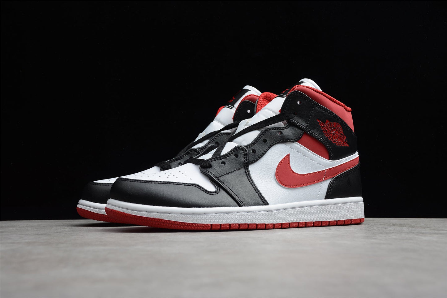 Air Jordan 1 Mid "Gym Red Black White" Chicago Bulls