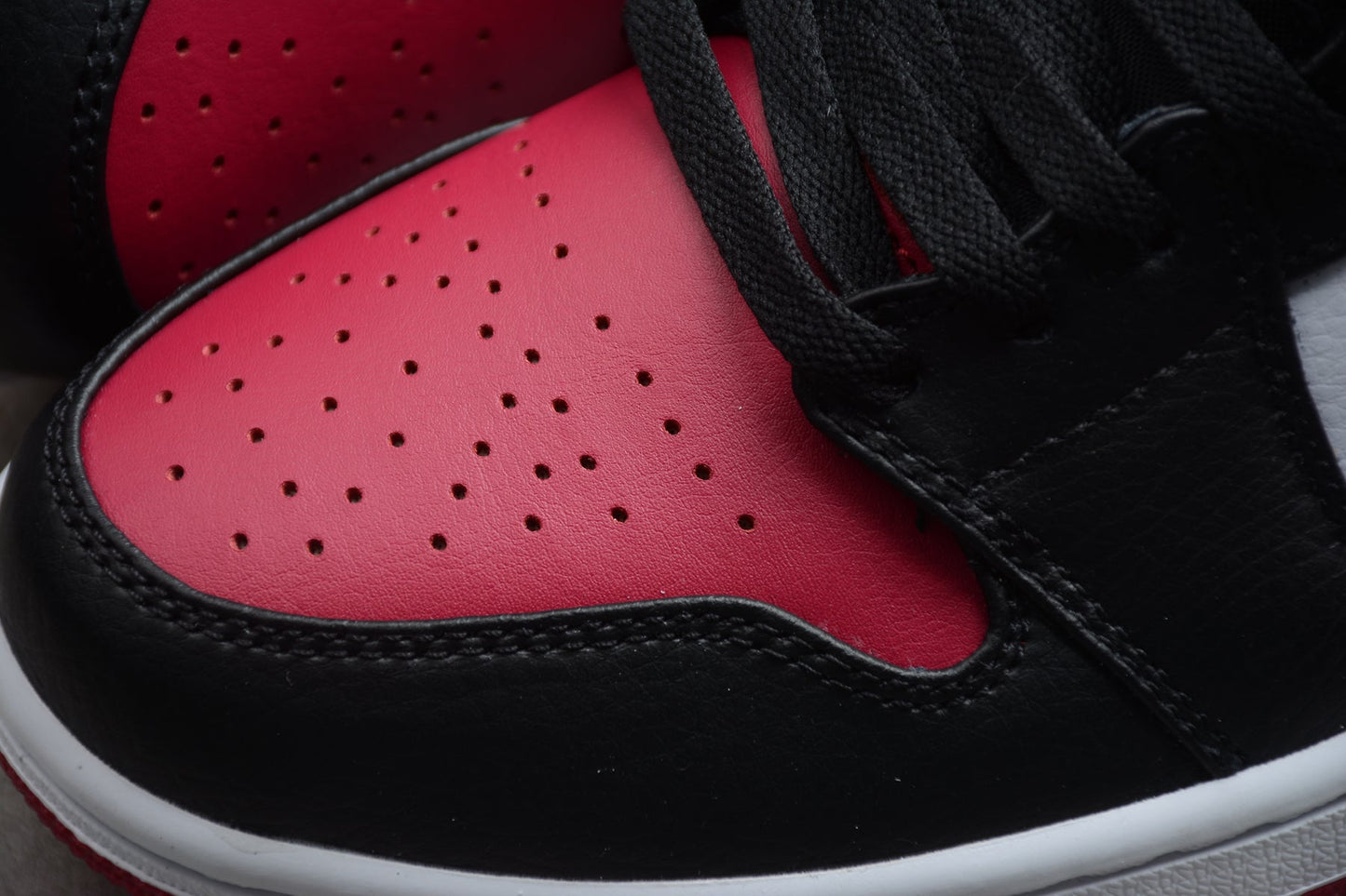 Nike Air Jordan 1 Mid "Bred Toe" (Black/Red/White)
