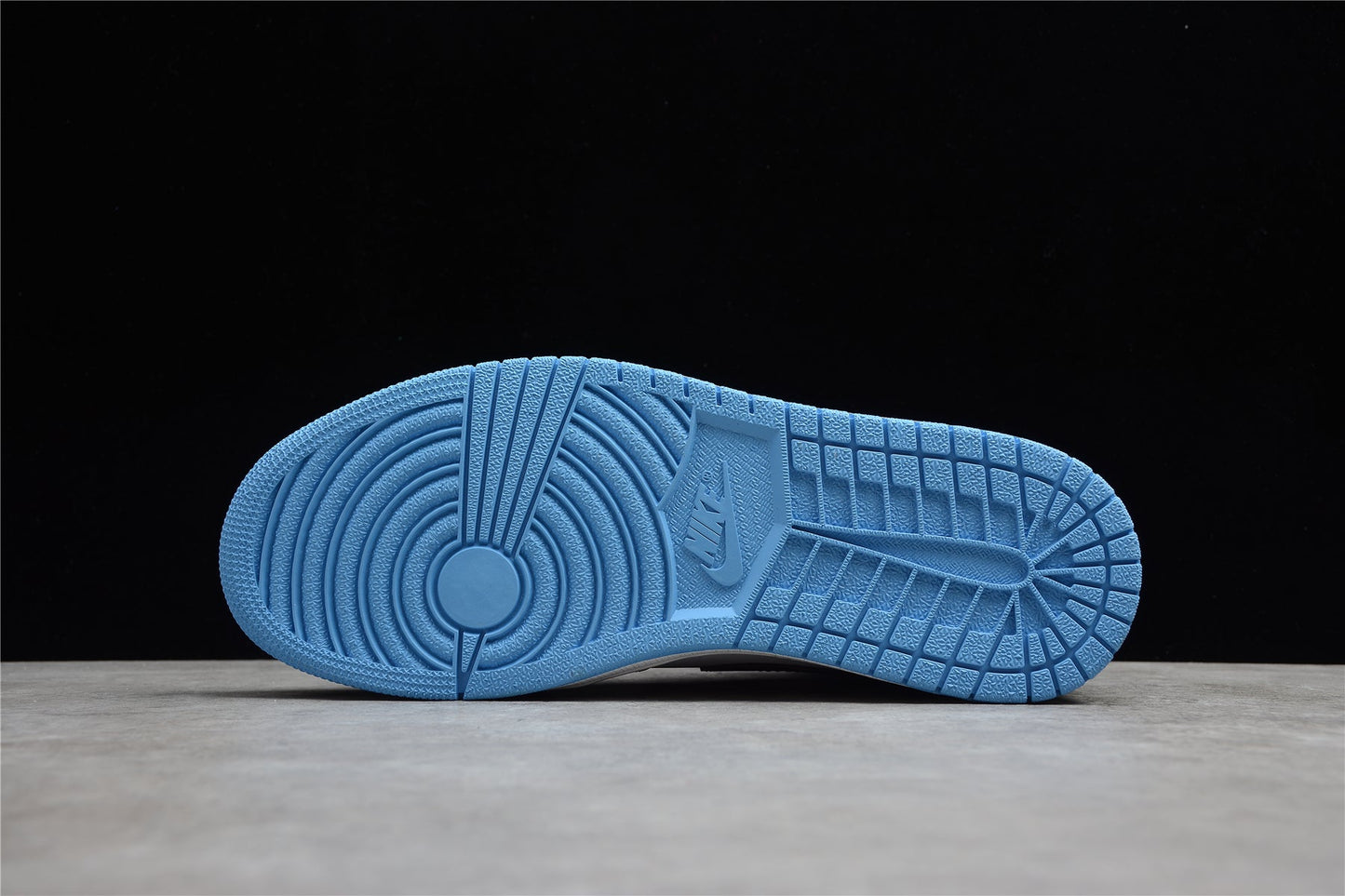 Air Jordan 1 Mid "University Blue Black"