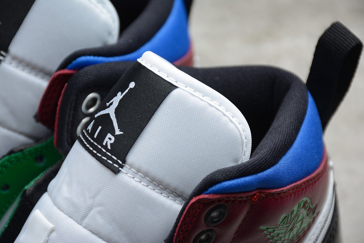Air Jordan 1 Mid SE "Black White University Red"