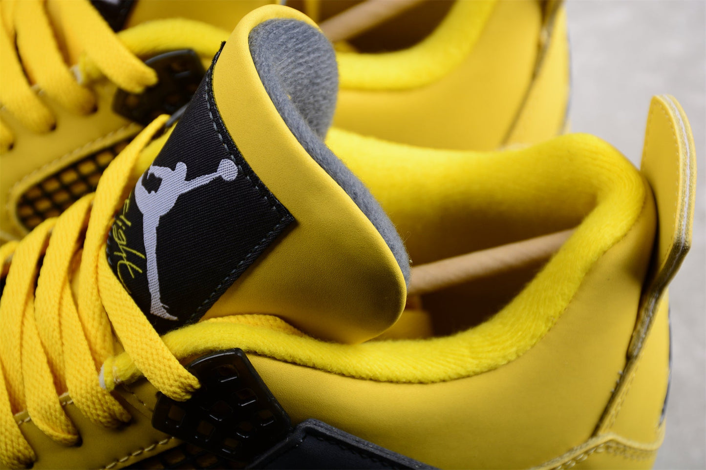 Air Jordan 4 Retro "Lightning"