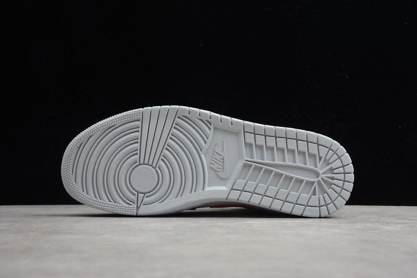 Nike Air Jordan 1 Mid SE "Starfish Pure Platinum"