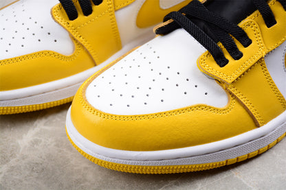 Air Jordan 1 Low FlyEase Taxi Sneakers