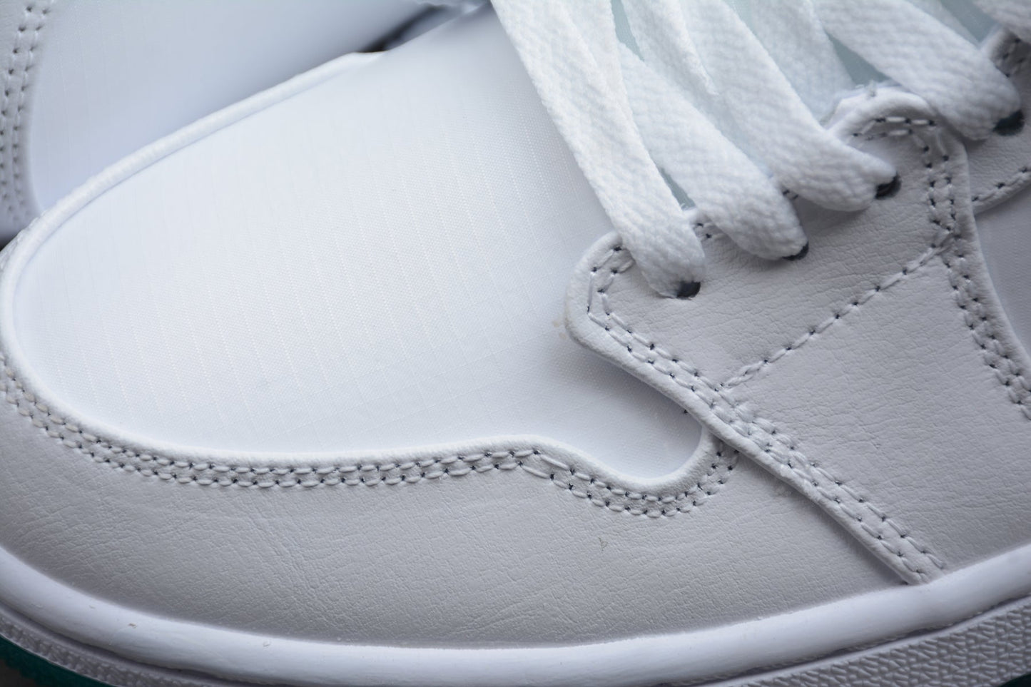 Air Jordan 1 Mid "White/Mystic Green"