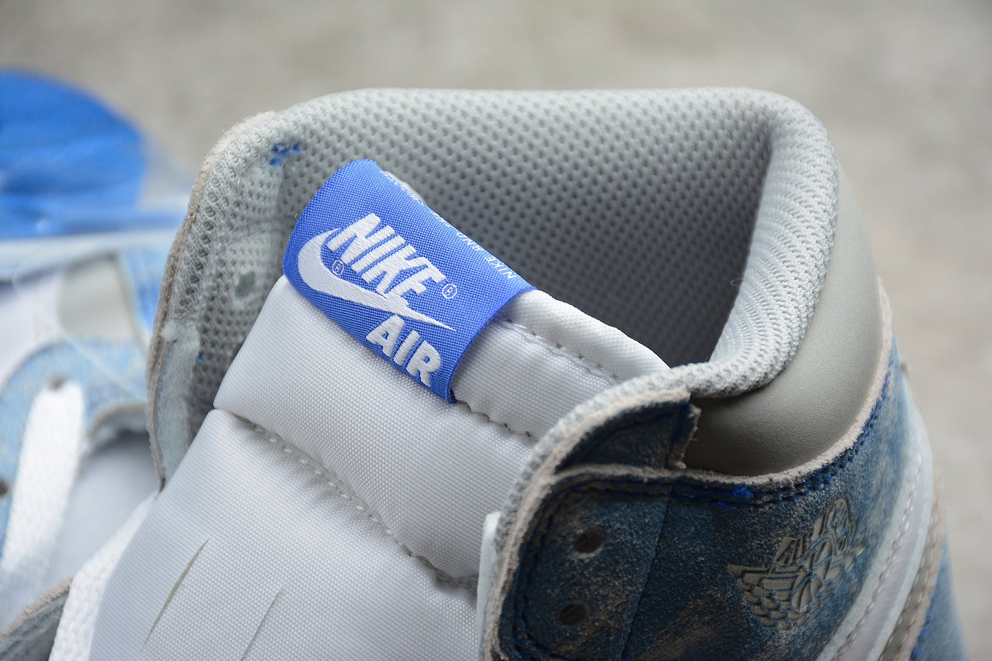 Air Jordan 1 Retro High OG "Hyper Royal"