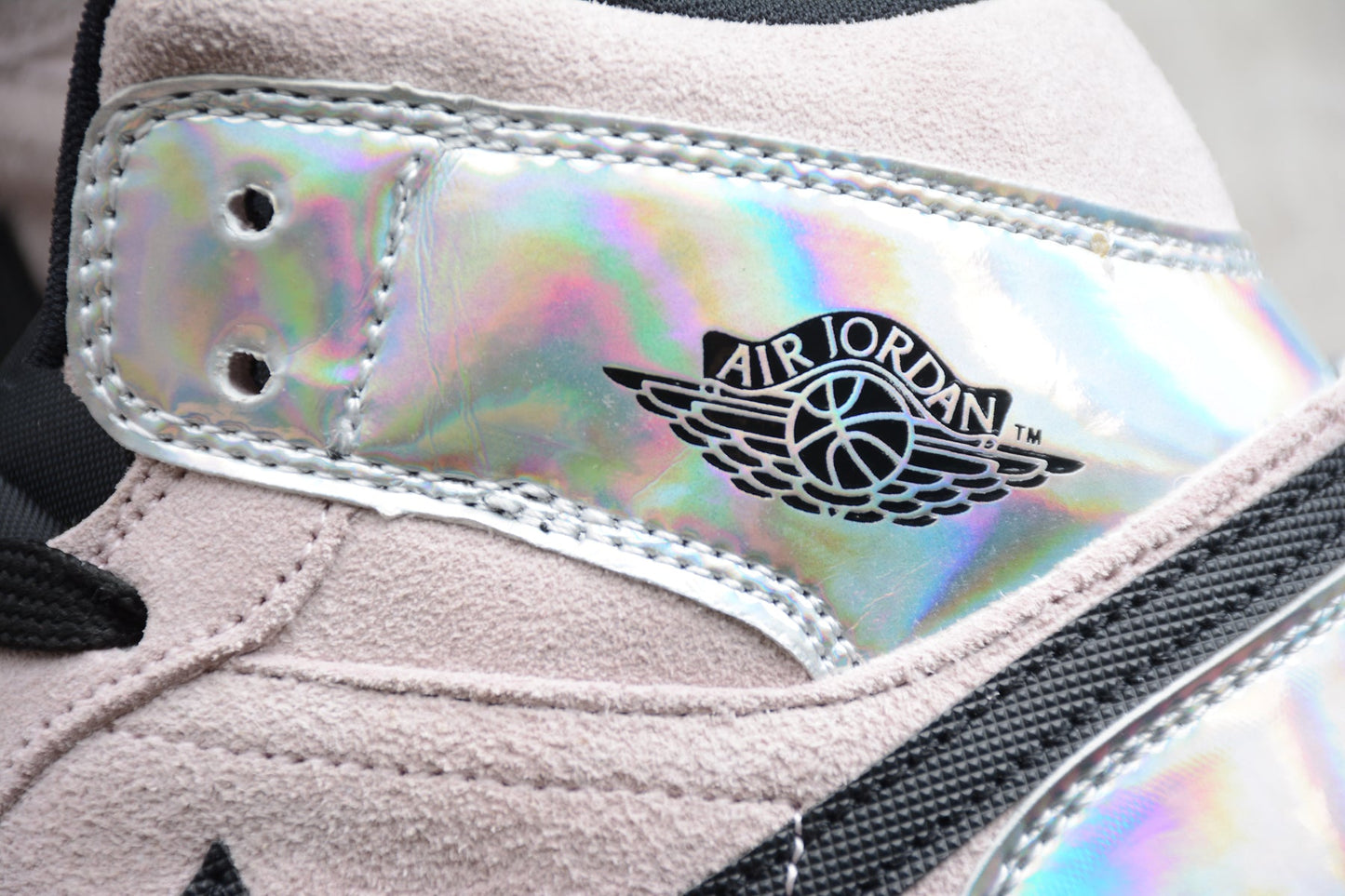 Air Jordan 1 Mid "Iridescent"