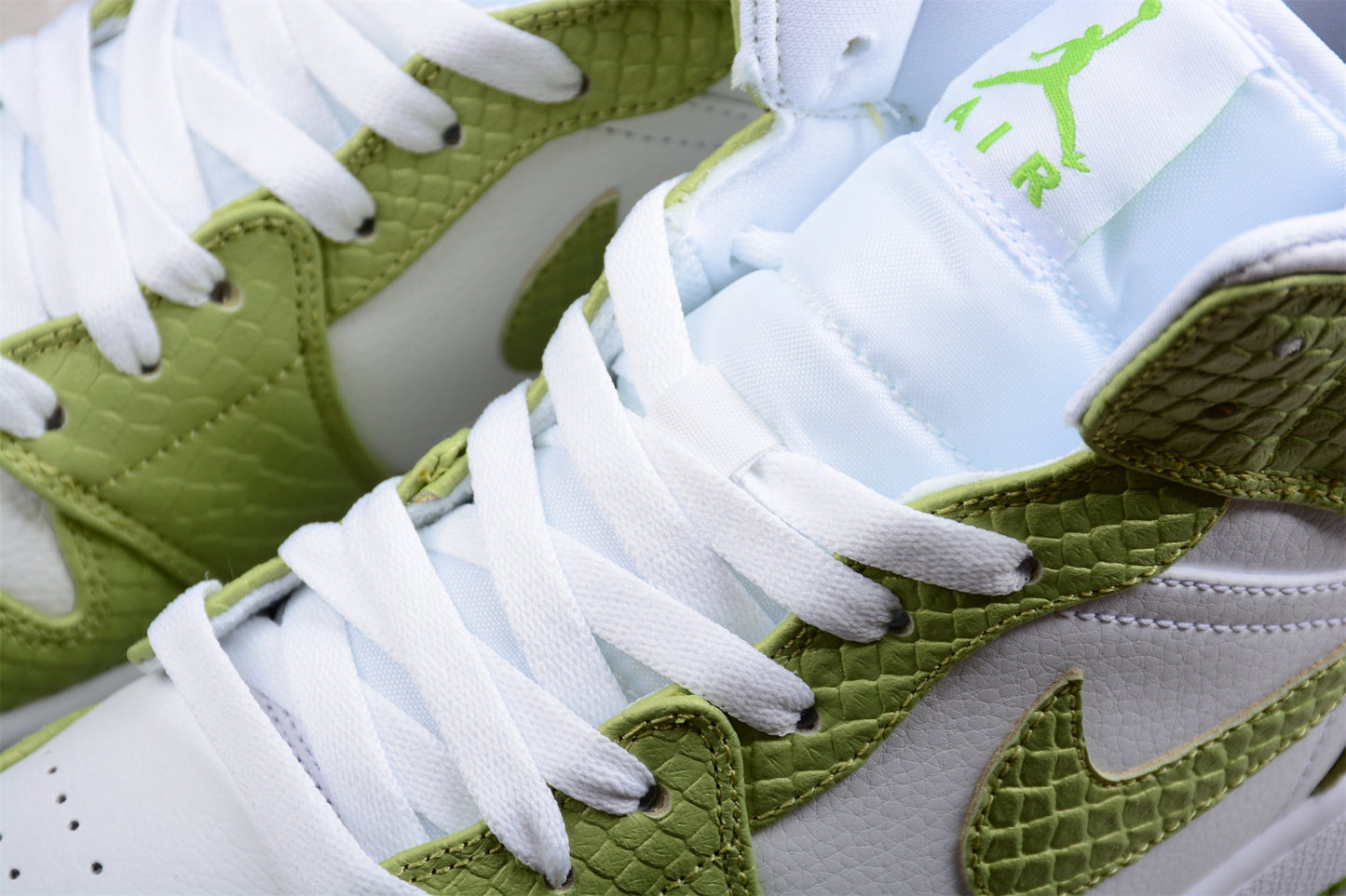 Nike Air Jordan 1 Mid SE "Green Python"