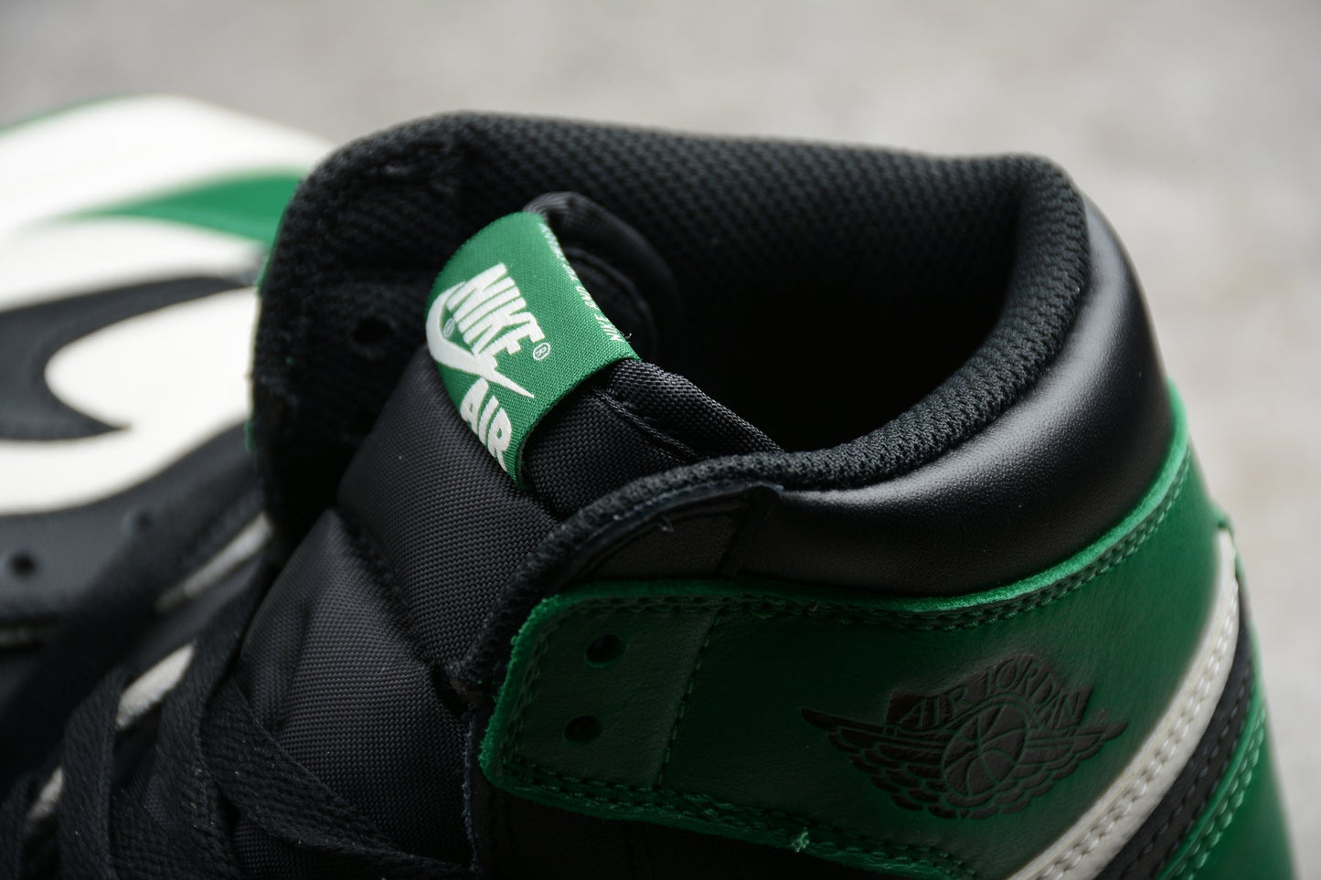 Air Jordan 1 Retro High OG 'Pine Green'