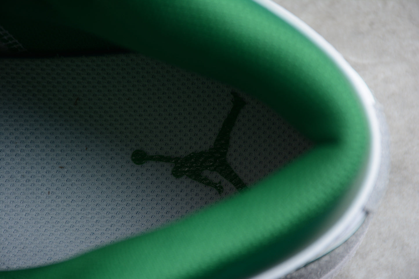 Air Jordan 1 Mid SE "Pine Green - Light Smoke Grey"