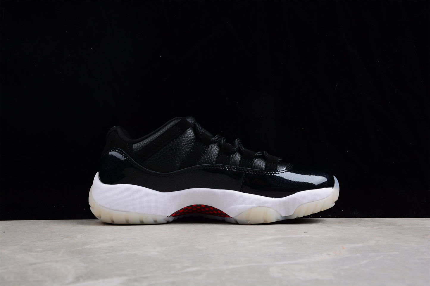 Air Jordan 11 Retro Low "72-10"