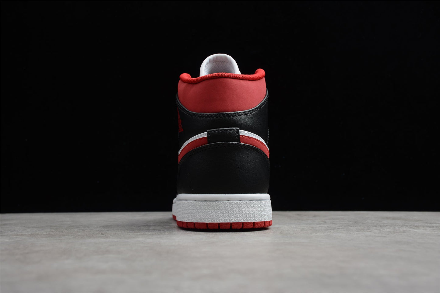 Air Jordan 1 Mid "Gym Red Black White" Chicago Bulls