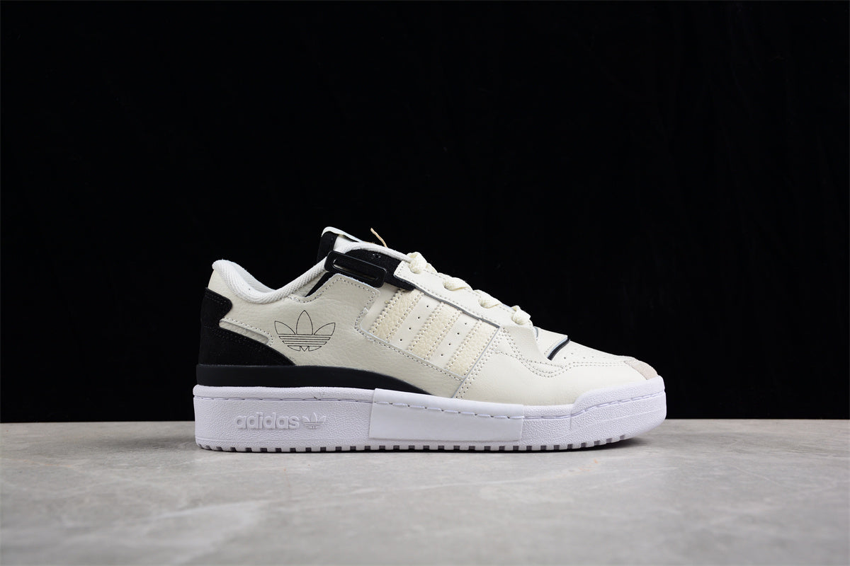 adidas Forum Exhibit Low in Cream White/Black