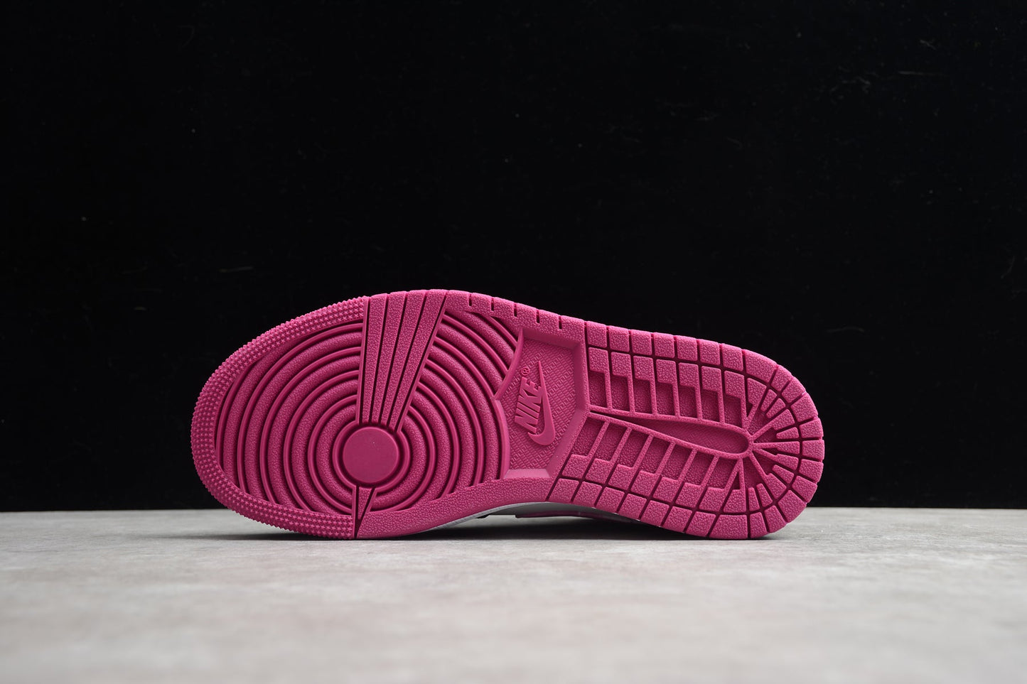 Nike Air Jordan 1 Mid "Magenta"