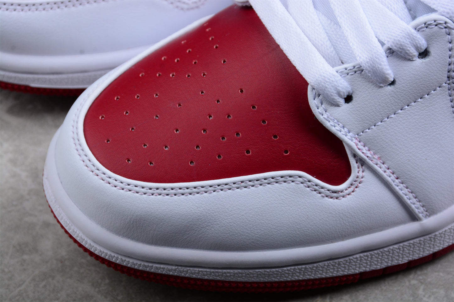 Air Jordan 1 Mid 'Reverse Chicago'