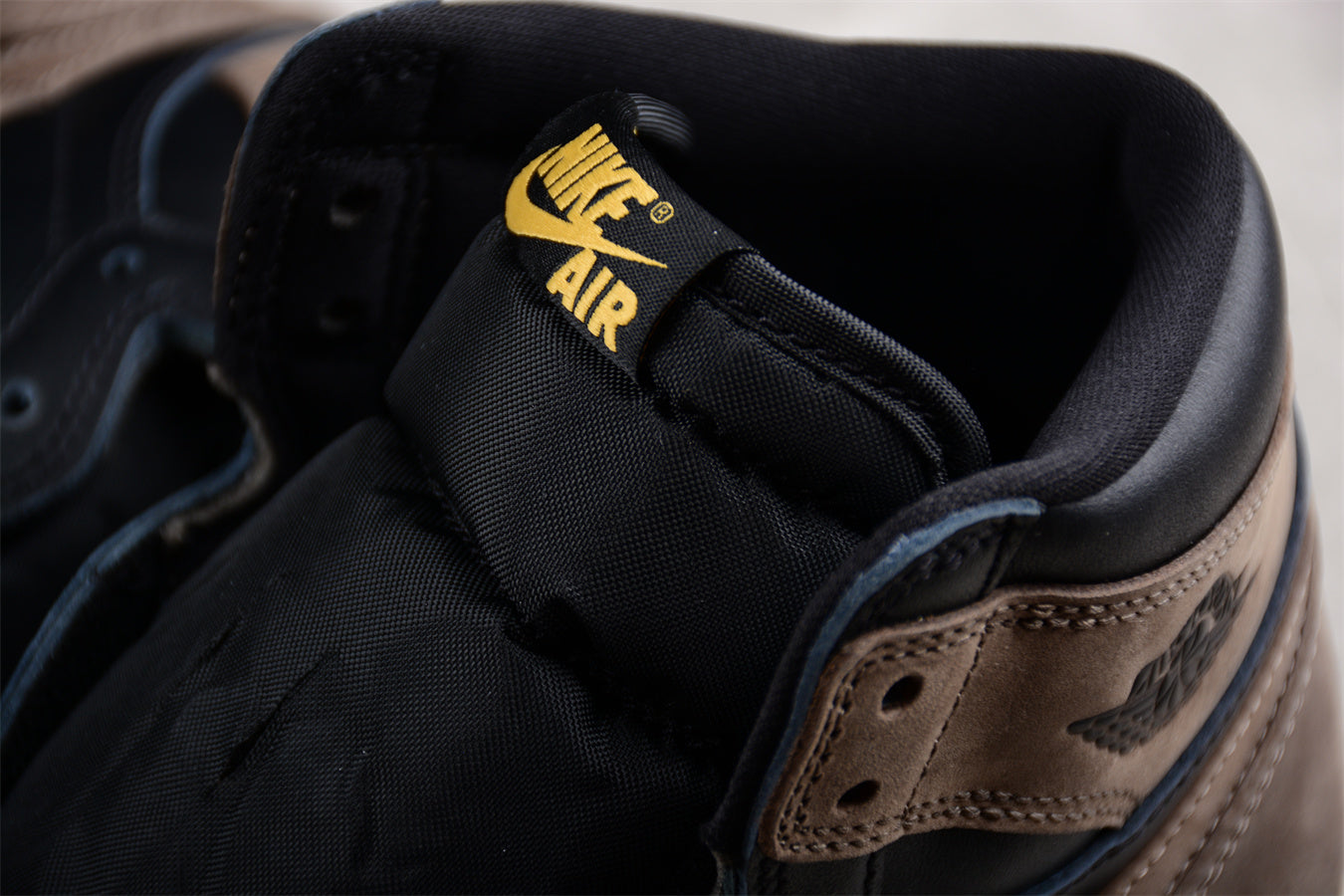 Air Jordan 1 Retro High OG "Palomino"