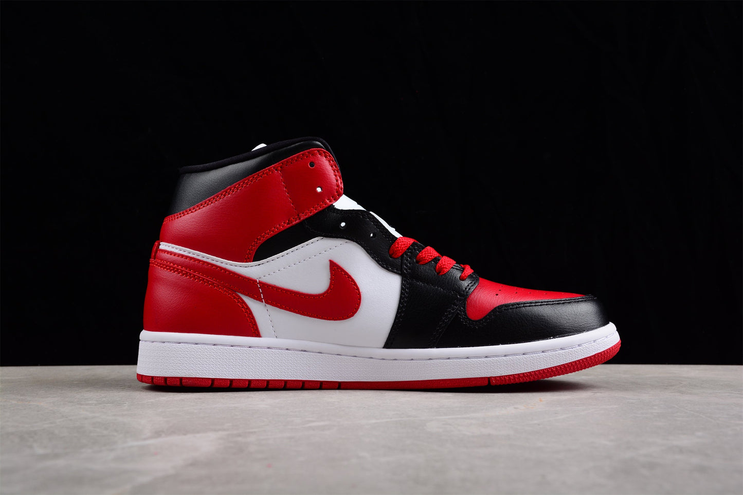 Air Jordan 1 Mid "Alternate Bred Toe"