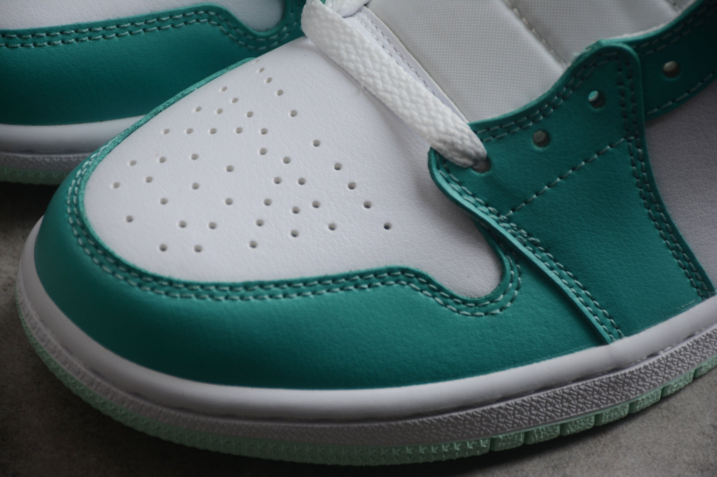 Nike Air Jordan 1 Mid "Washed Teal"