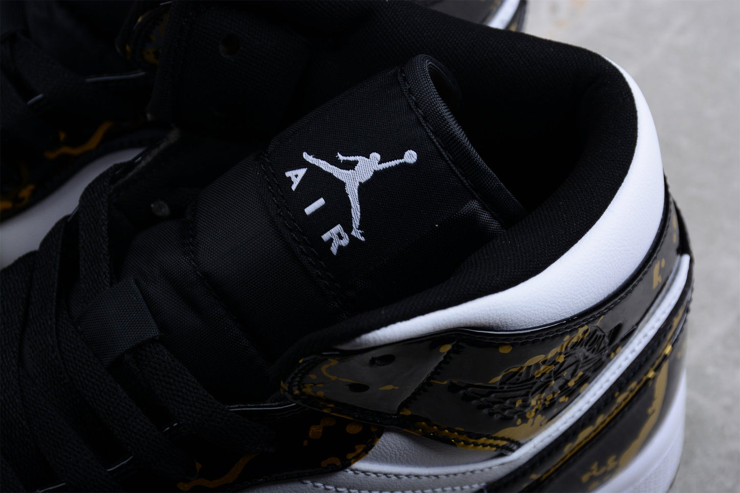Air Jordan 1 Mid 'Patent Black White Gold'