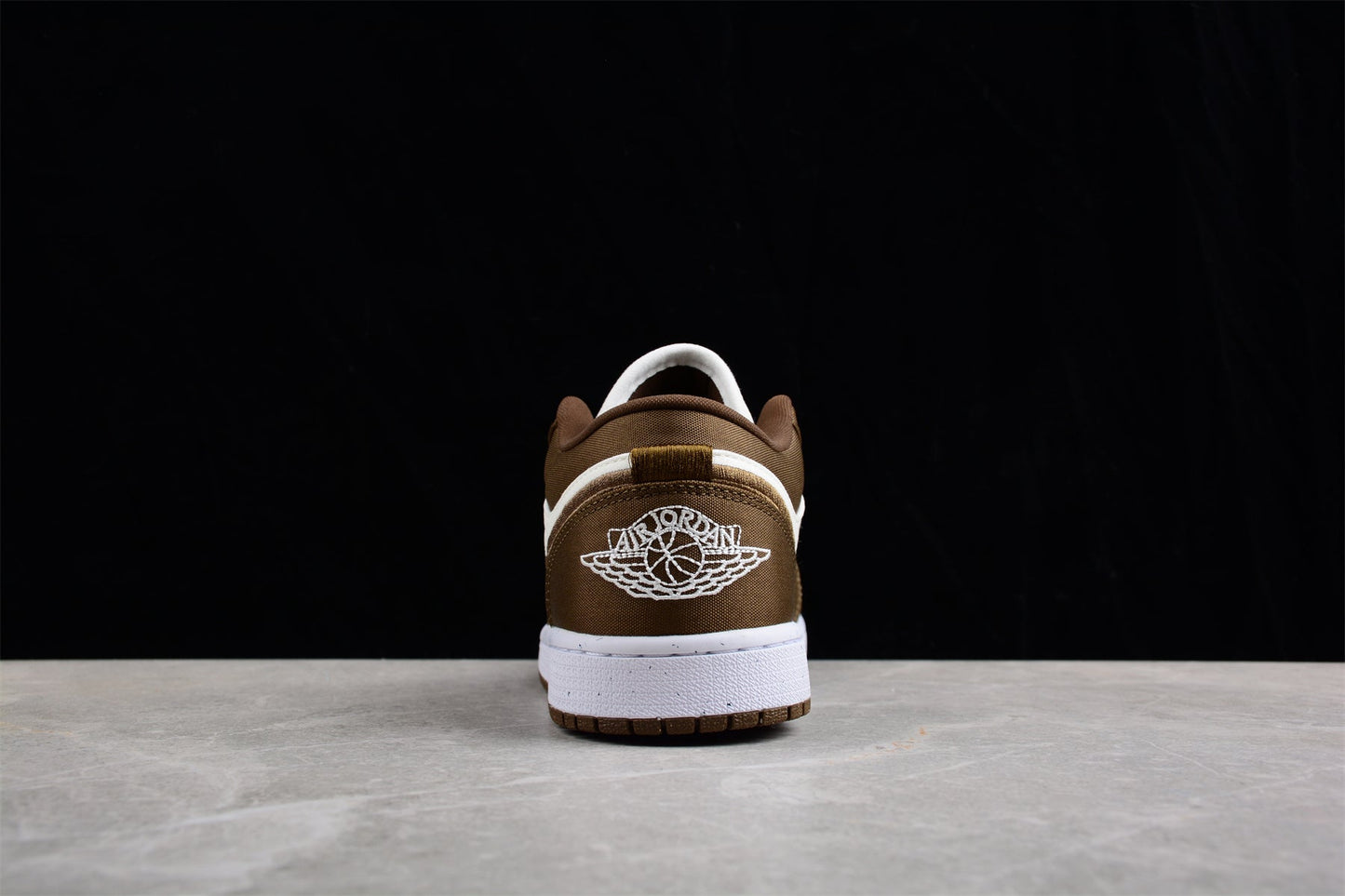 Air Jordan 1 Low SE "Light Olive"