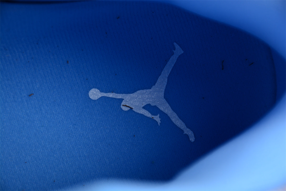 Air Jordan 11 Retro High "UNC"