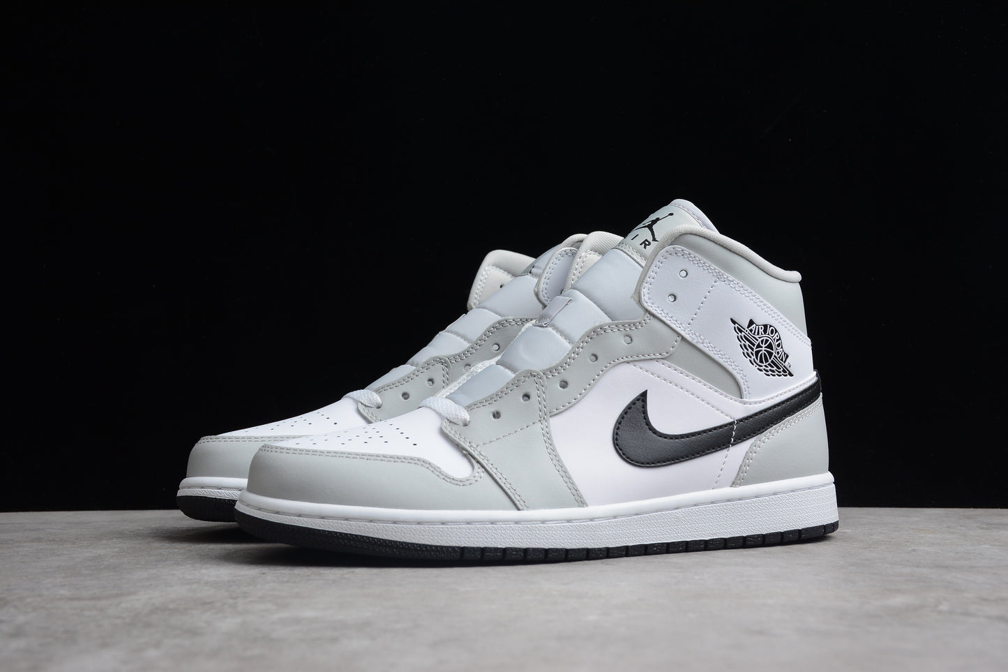 Nike Air Jordan 1 Mid "Grey Fog Black White"