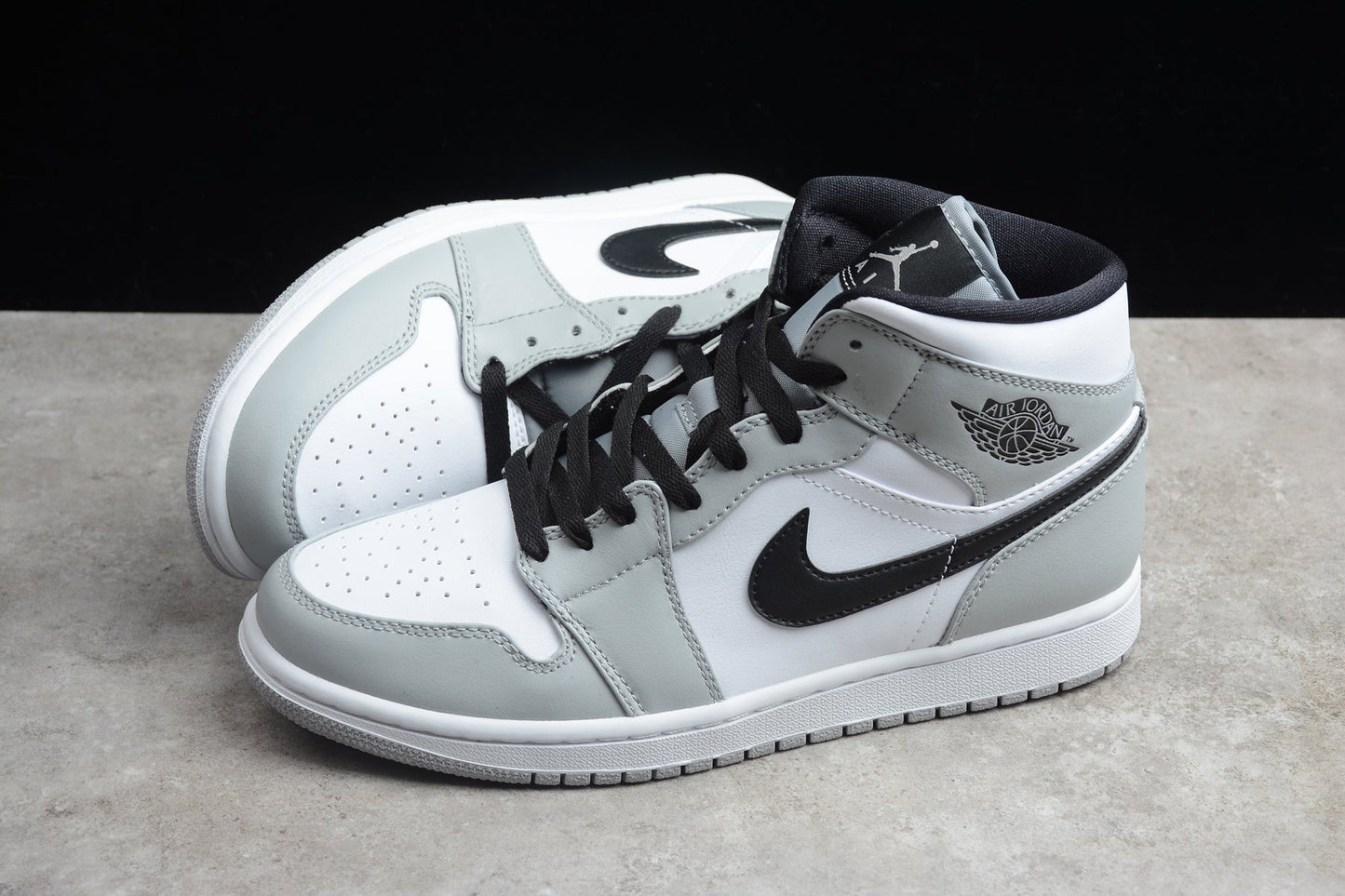 Nike Air Jordan 1 Mid "Light Smoke Grey"