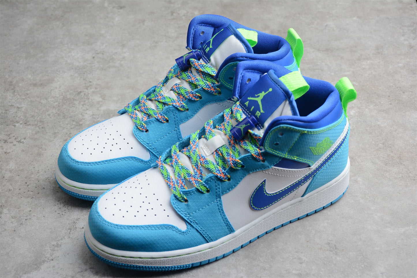 Air Jordan 1 Mid SE GS 'Sprite Blue'