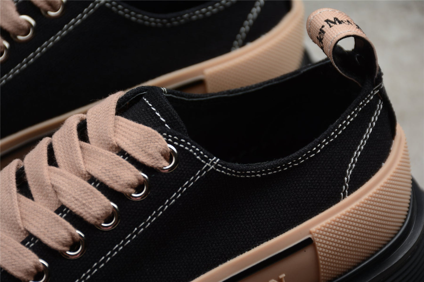 Alexander McQueen Tread Slick Low in Black/Tan