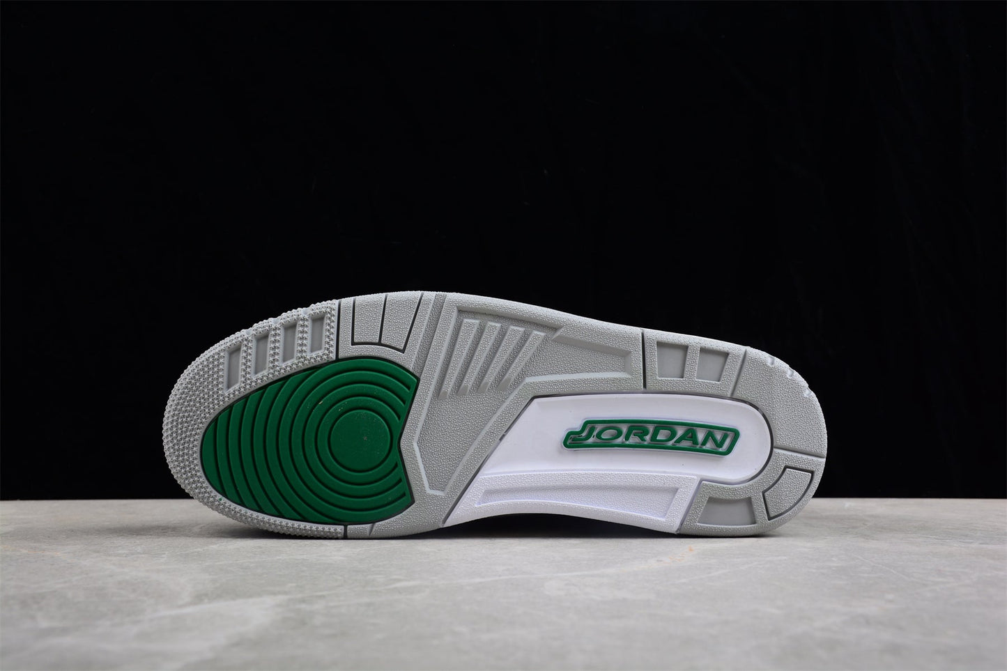 Nike Air Jordan 3 Retro "Pine Green"