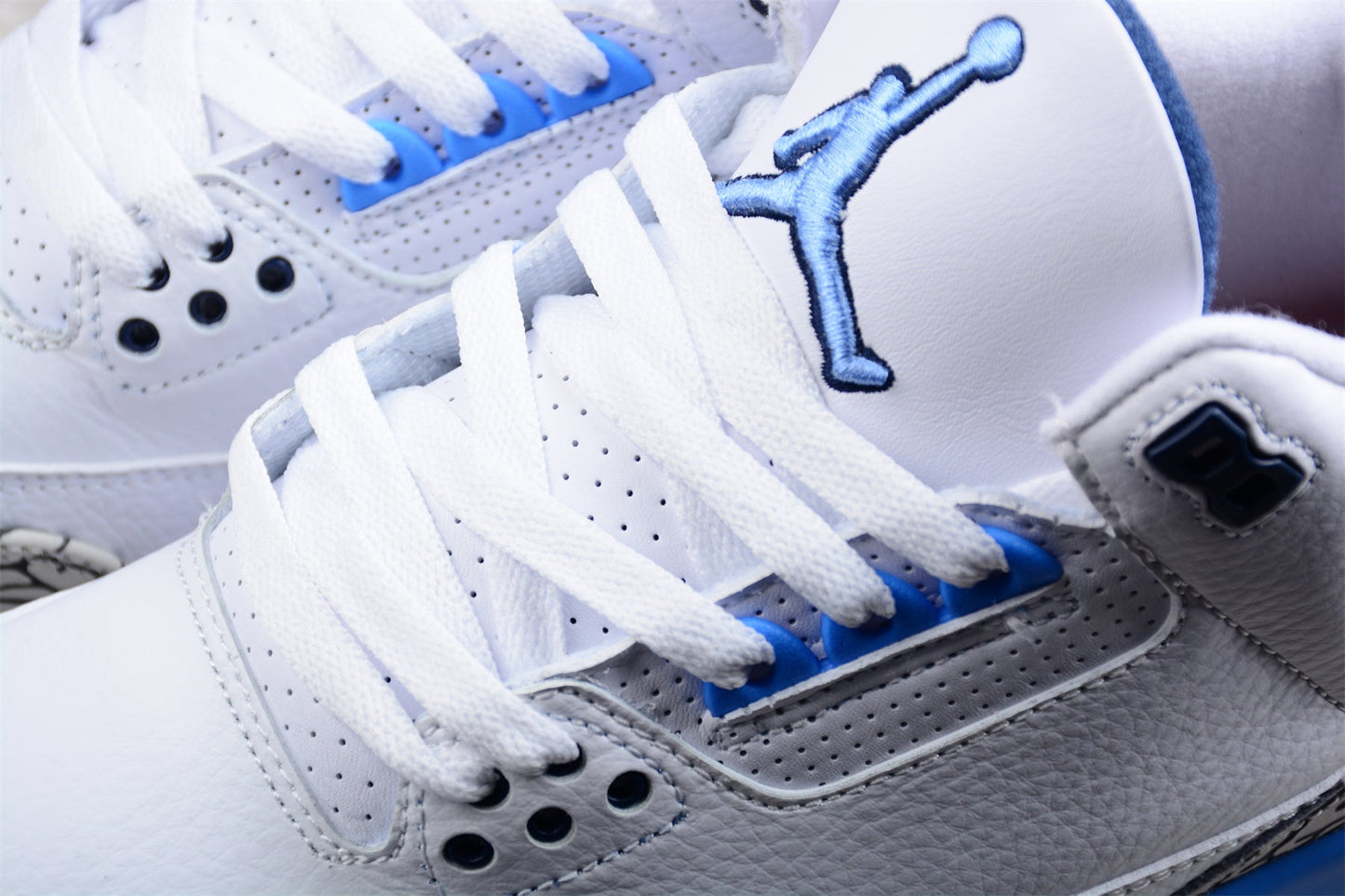 Air Jordan 3 "UNC"