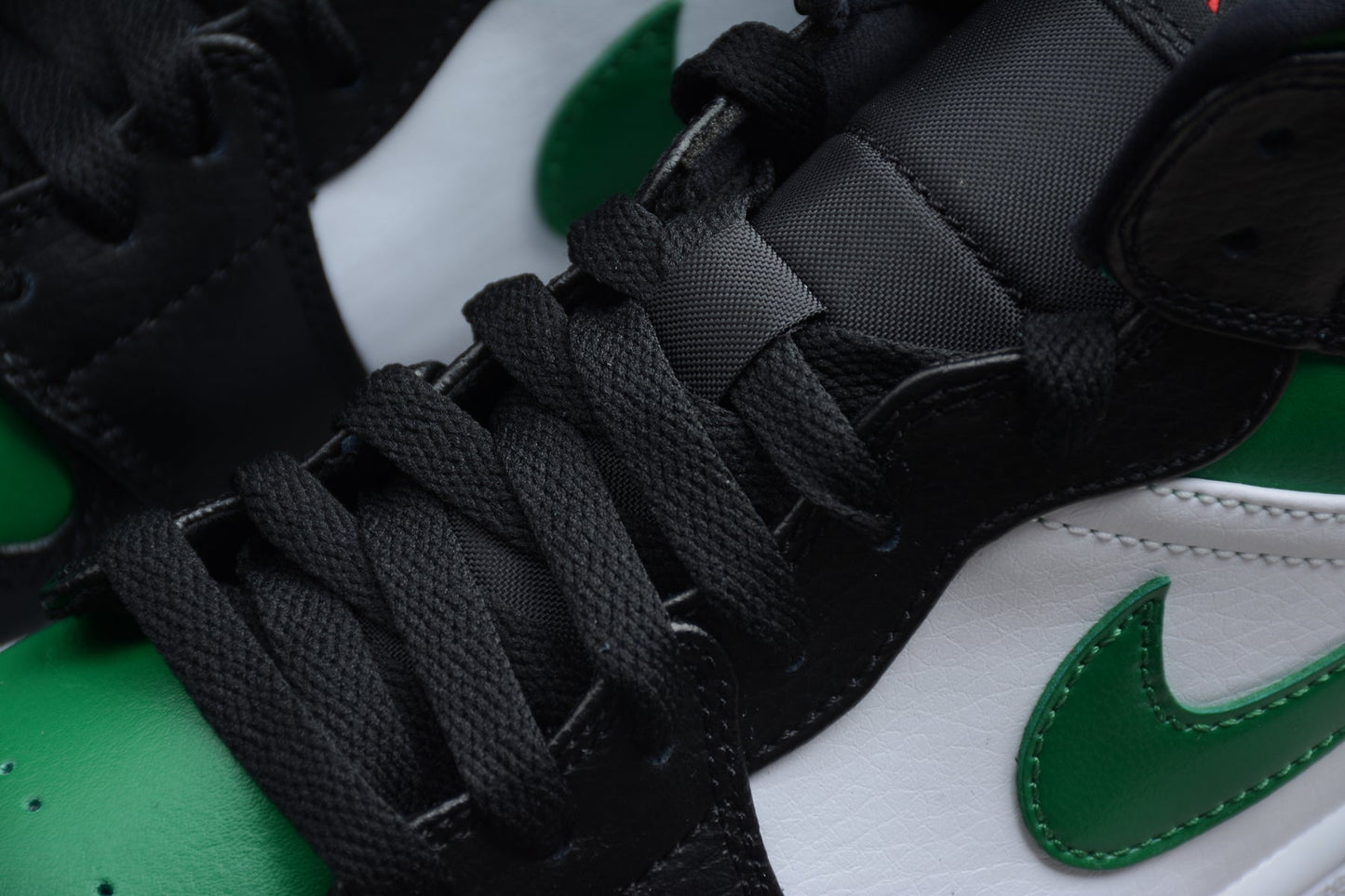 NIKE AIR JORDAN 1 MID "PINE GREEN"
