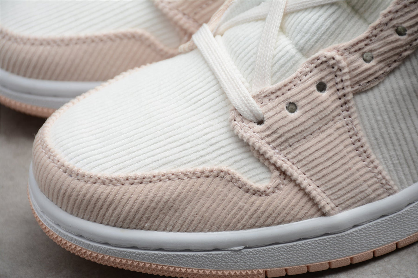 Air Jordan 1 Mid "Corduroy"