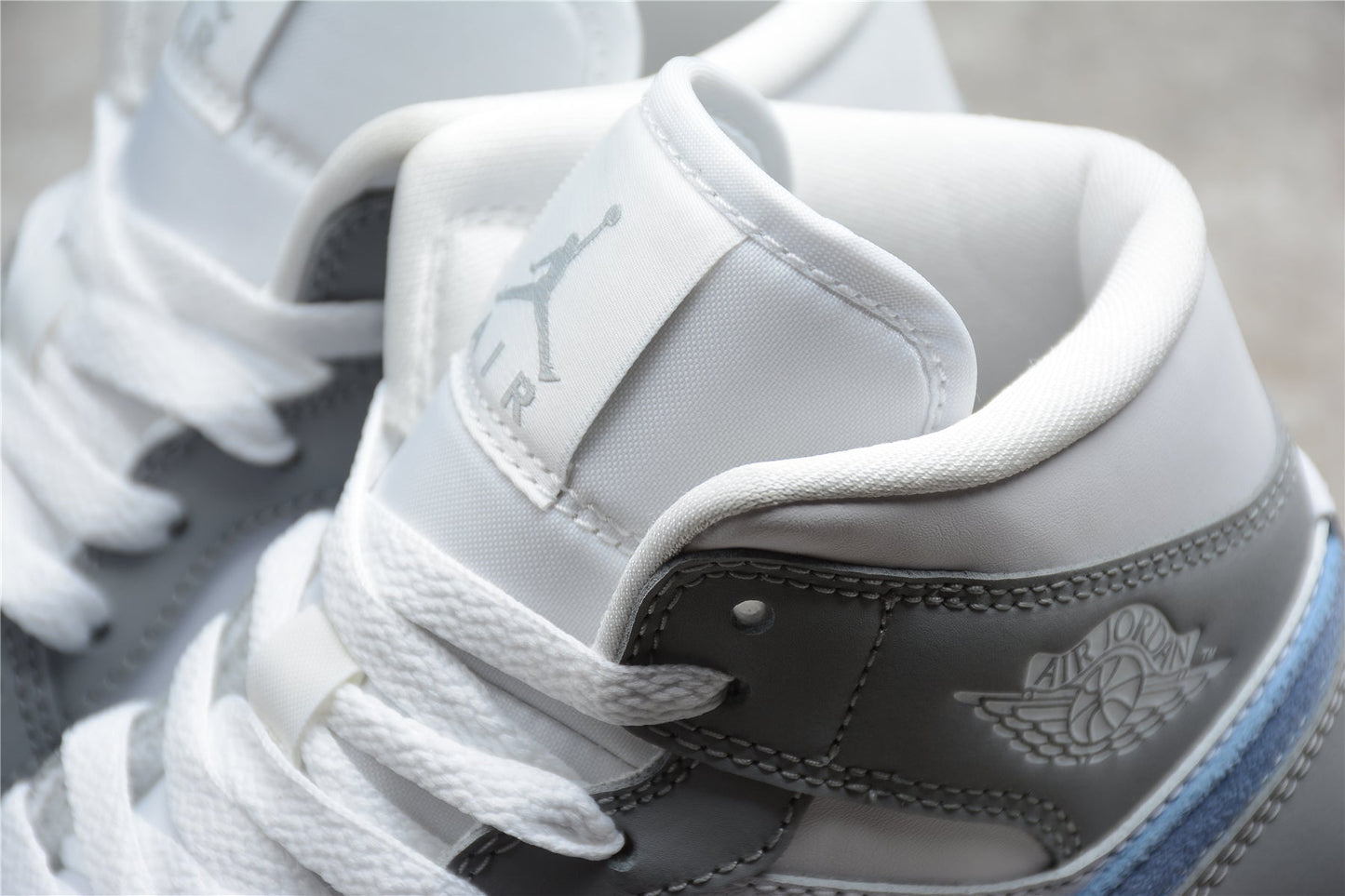 Air Jordan 1 Mid "Wolf Grey Aluminum"