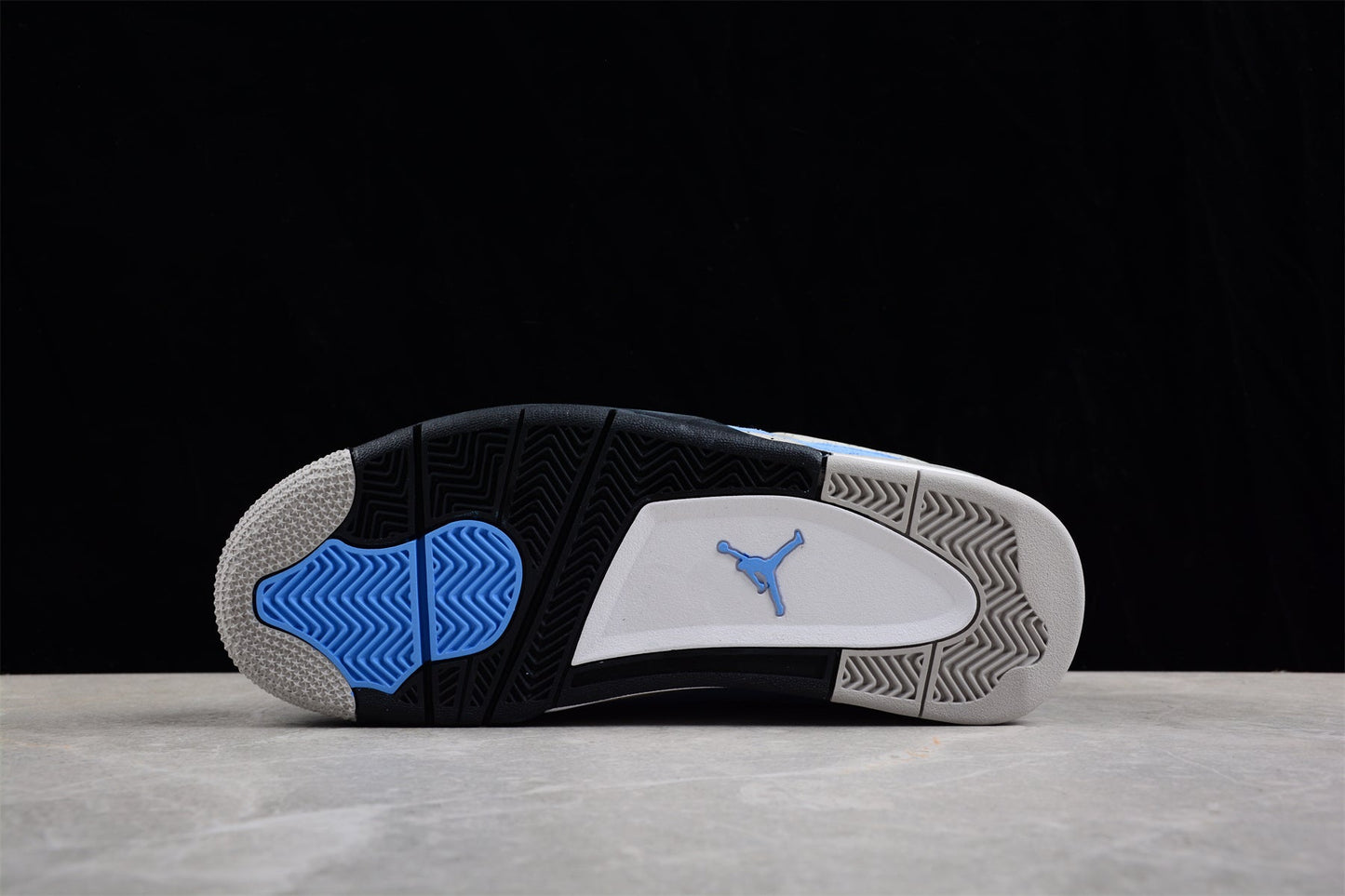 Air Jordan 4 SE“University Blue”