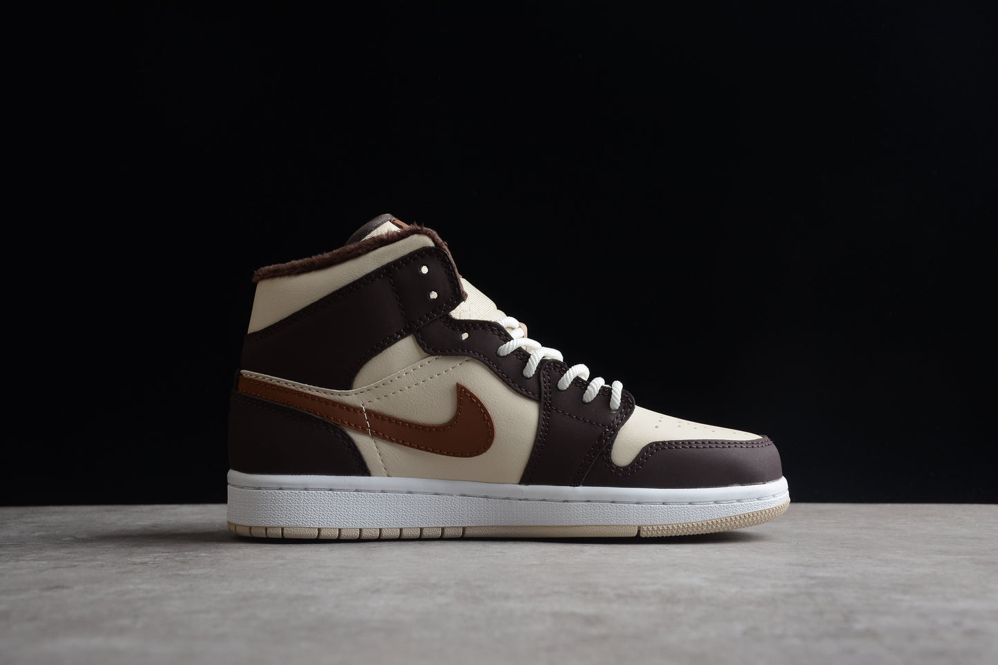 Air Jordan 1 Mid SE "Brown Basalt Fleece"