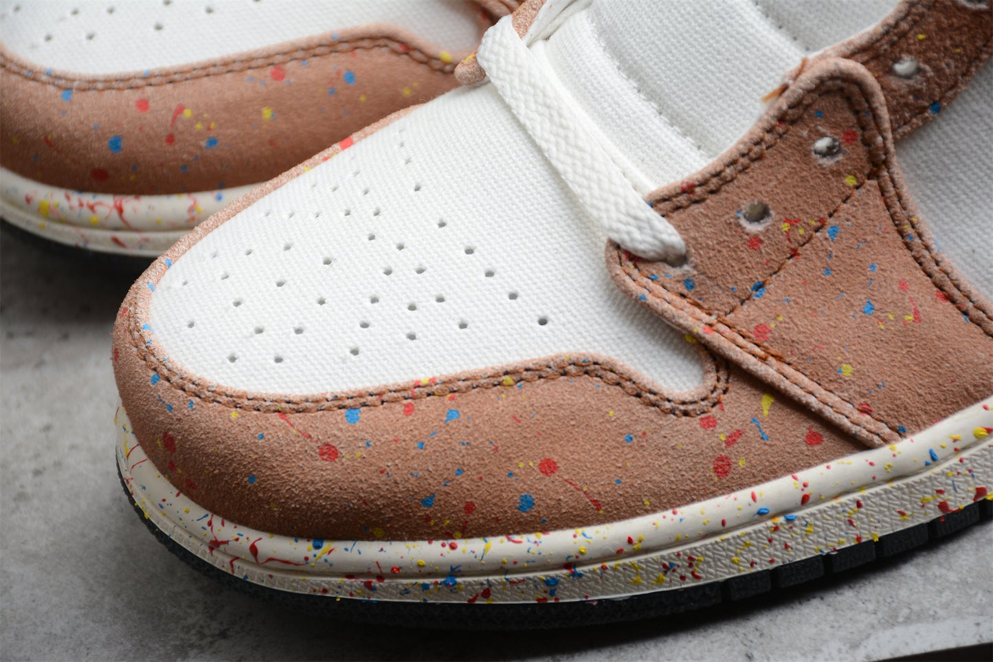 Air Jordan 1 Mid SE GS "Brushstroke Paint Splatter"