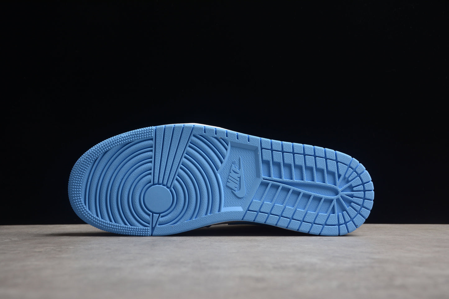 Air Jordan 1 Mid "University Blue Grey"