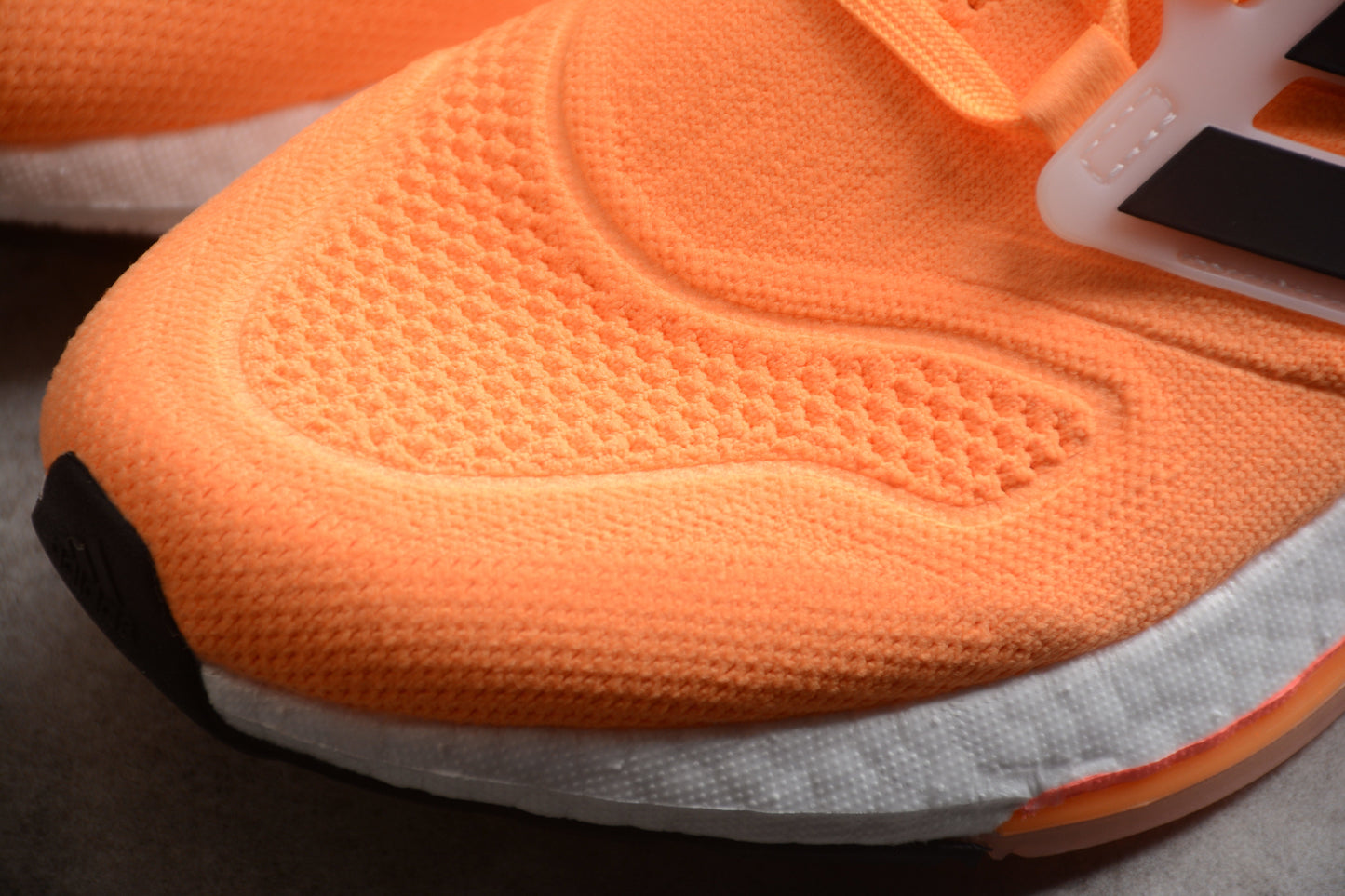 adidas UltraBoost 22 ‘Flash Orange’ .