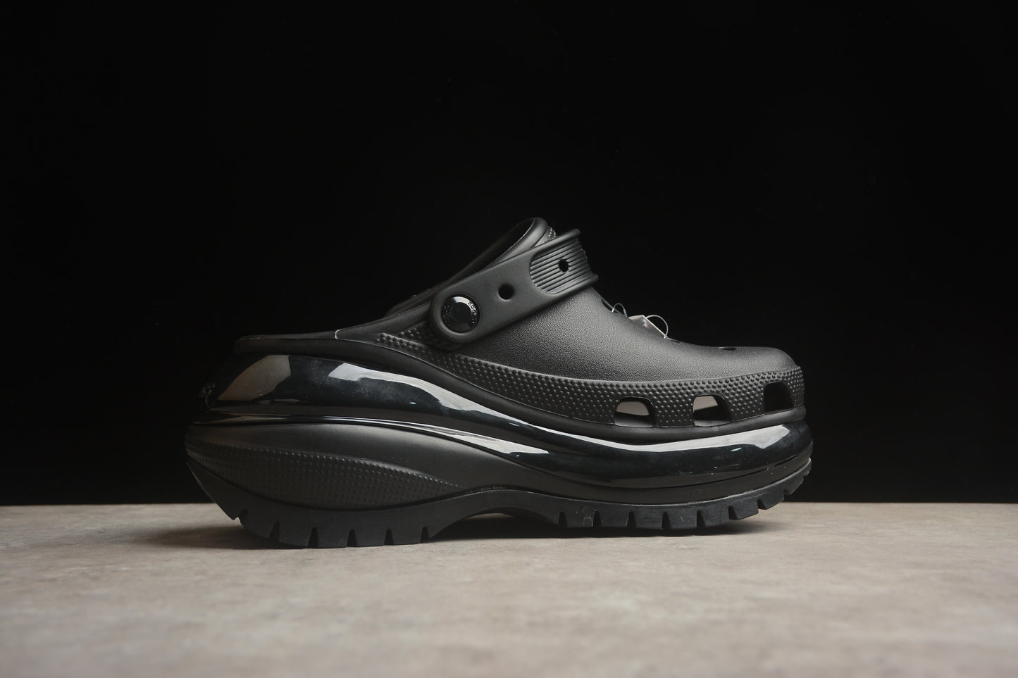 Crocs Mega Crush Clogs – Black