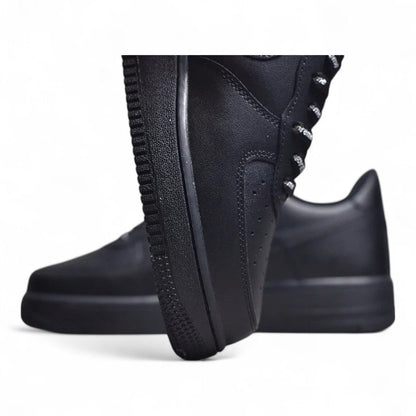 Nike Air Force 1 Low Supreme Black Sneakers